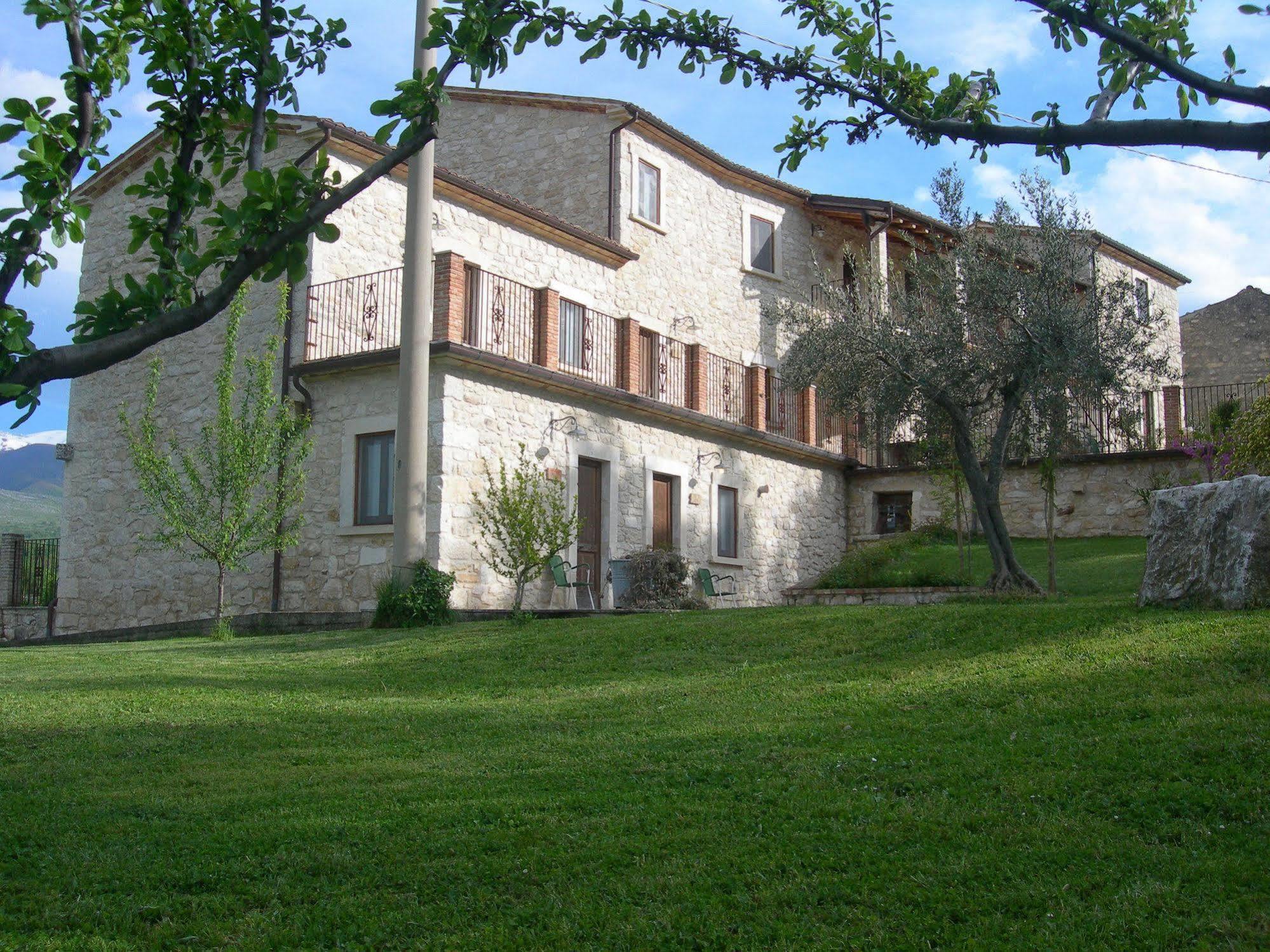 Agriturismo Borgo San Martino Abbateggio Exterior foto
